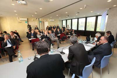 Alfredo Peri, Assessore Trasporti e Urbanistica Regione E-R - Antonio Gennari, Vice Direttore ANCE e Resp. Centro Studi ANCE - Ugo Girardi, Direttore Unioncamere E-R, Gabriele Buia, Pres. ANCE E-R - Gian Carlo Muzzarelli -Ass. Att. Produttive Regione ER  