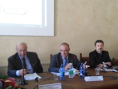 Da sinistra: Presidente Unioncamere ER Carlo Alberto Roncarati - Segretario Generale Unioncamere ER Ugo Girardi - Segretario Camera commercio italiana a Mumbai Sergio Sgambato 