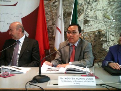  Hoang Long Nguyen, Ambasciatore Vietnam 