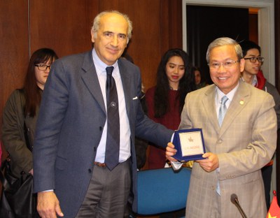 Andrisano, rettore Università di Modena - Thien, ambasciatore Vietnam 