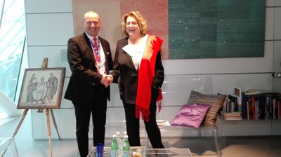 Il Presidente Regione ER Stefano Bonaccini e (a destra) il Presidente Expò 2015 Diana Bracco