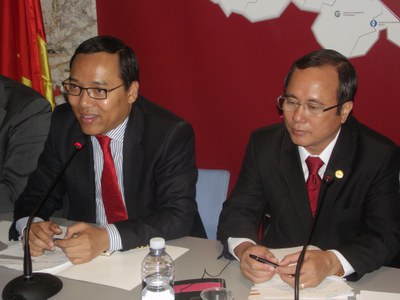 A sinistra: H. Long Nguyen, Ambasciatore Vietnam