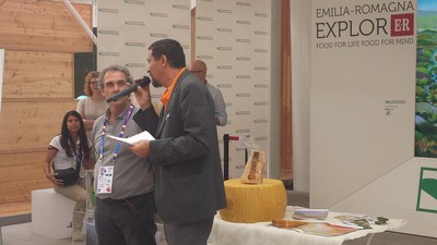 Parmigiano Reggiano, Spakka il kilo! Quanti litri di latte produce 1 bovina?