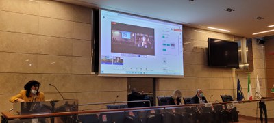 Tavolo relatori, Regione ER