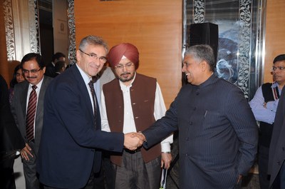 Stretta di mano per la Declaration of Intent fra Regione Emilia-Romagna e Stato del Punjab