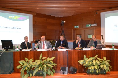 Lorenzo Frigerio, coordinatore di Libera Informazione; Roberto Alfonso, procuratore della Repubblica di Bologna; Matteo Richetti, presidente Assemblea Legislativa Regione E-R, Santo della Volpe, direttore Libera Informazione; Giovanni Tizian, giornalista 